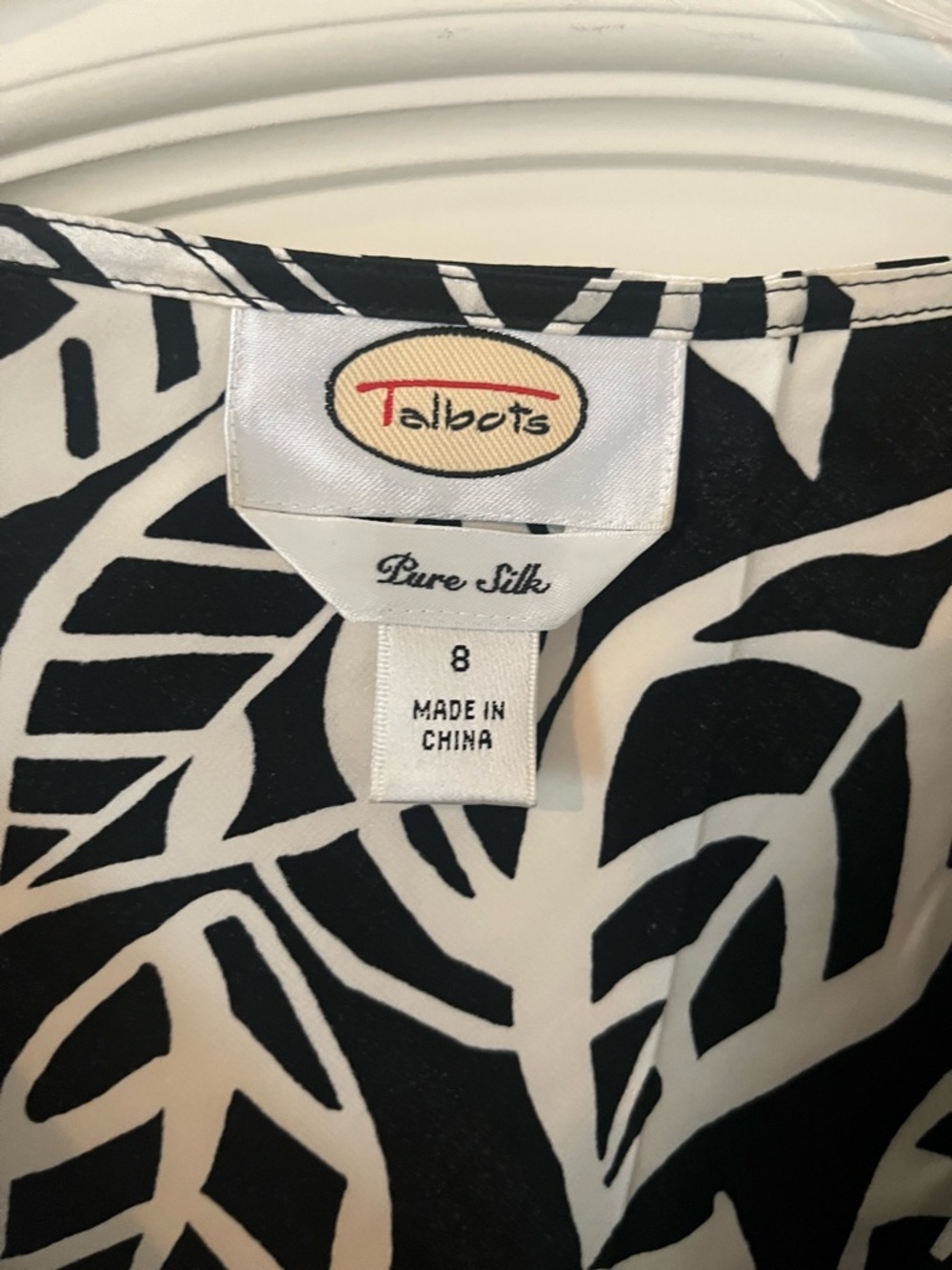 Talbots Silk BW Leaf Print Draped Neck Sleeveless Top Women’s Size 8 - Picture 9 of 14